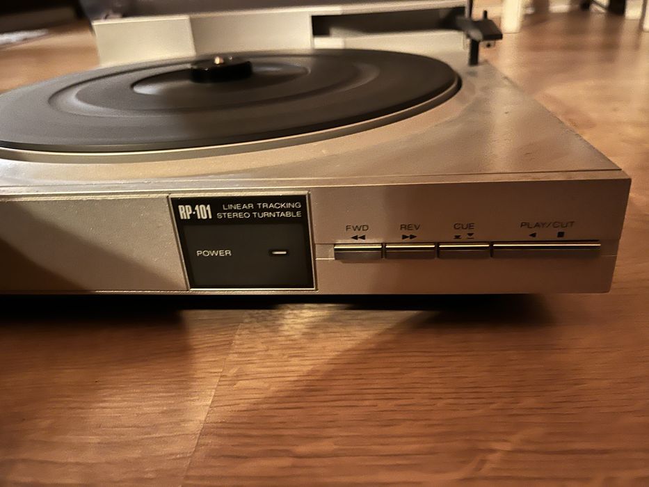 Gramofon Sharp RP 101