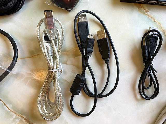 Informática - cabos, hub. carregador, phones e outros