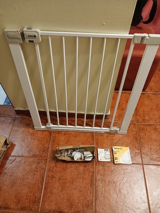Portão de segurança em metal para crianças  ou animais