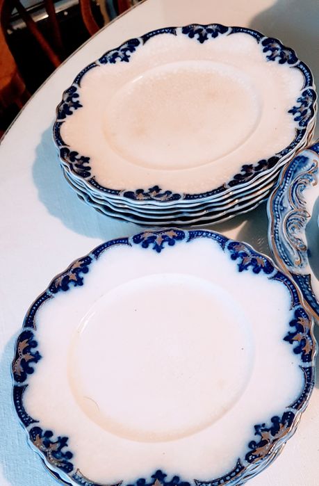 Pratos e travessas, antigos, da marca inglesa Grindley"