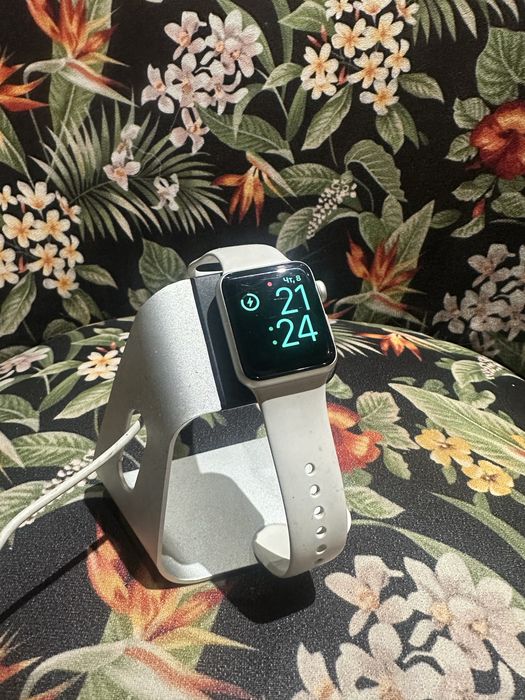 Apple Watch 3 38mm в гарному стані