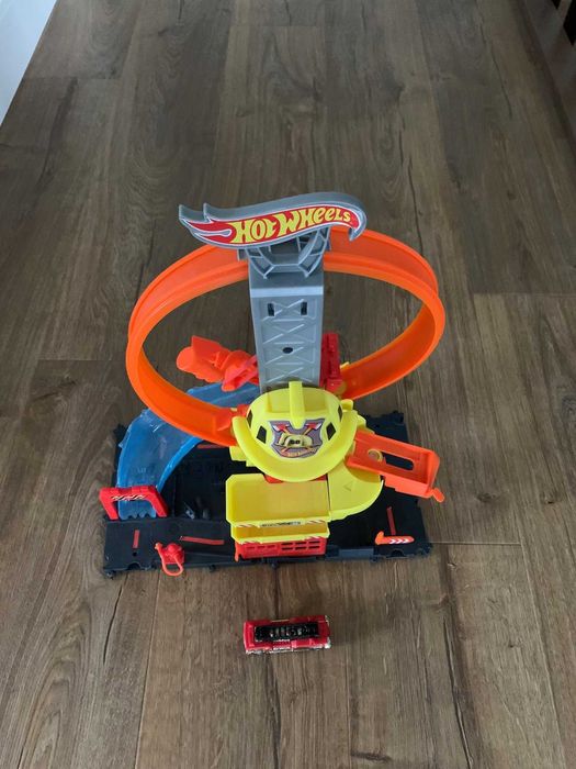 Hot Wheels Remiza Strażacka Tor HKX41 + autko