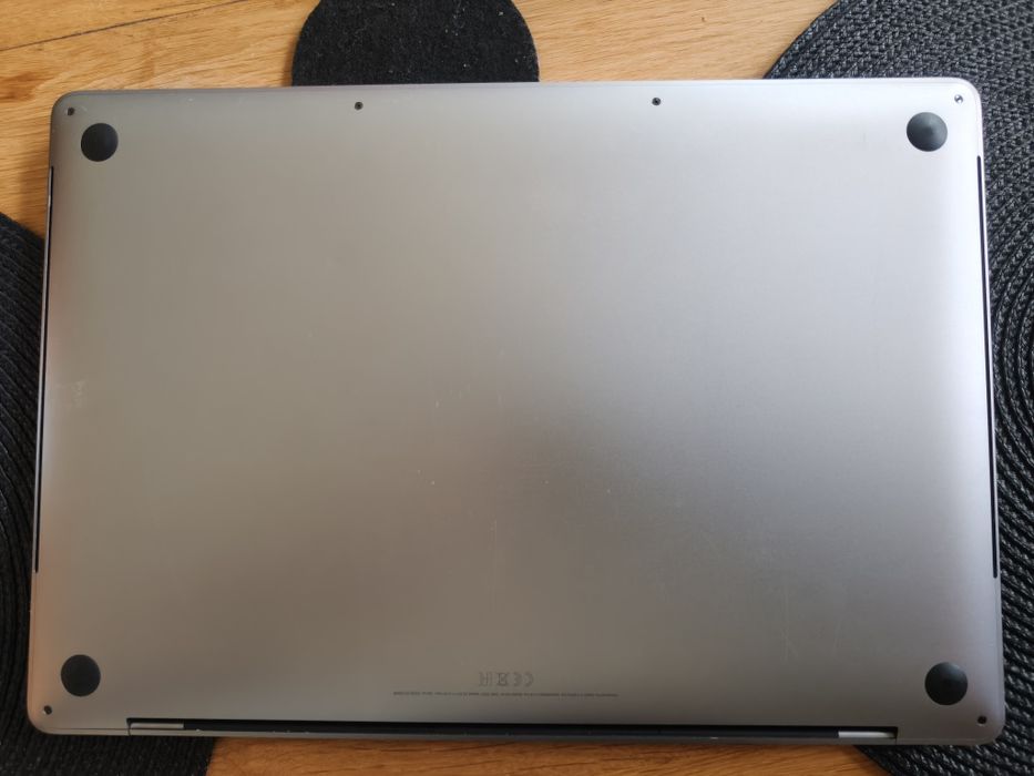Macbook pro 16 A2141 stan idealny