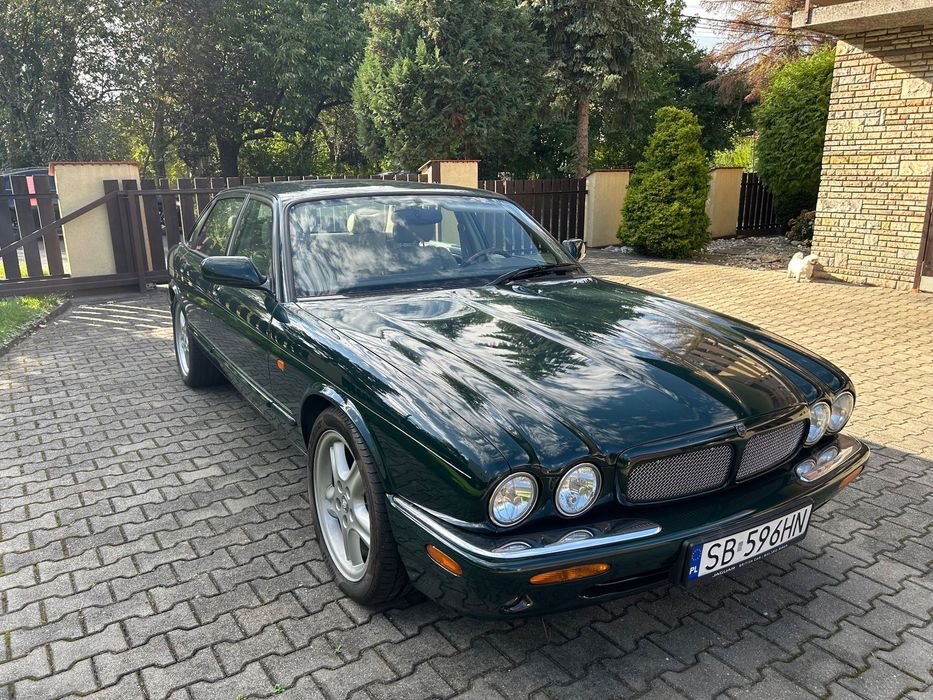 Jaguar XJR