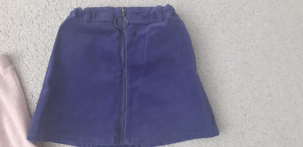 Sprzedam dwie spódniczki rozm.122 cena za całość