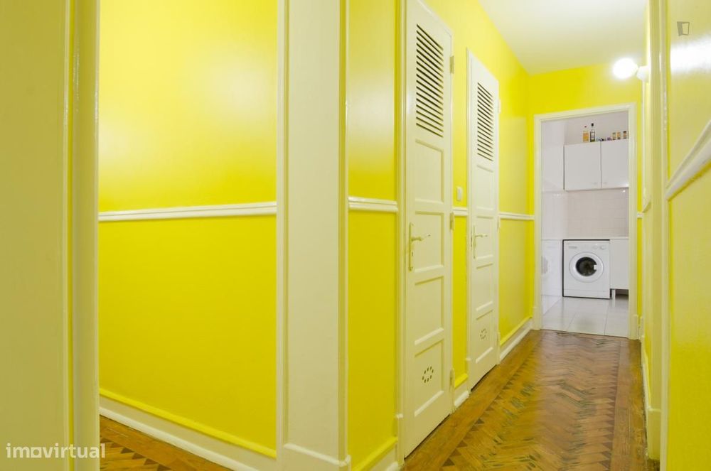 Quarto - localizado em Intendente Lisbon