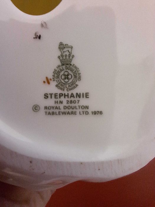 Figurka porcelanowa Royal Doulton Stephanie