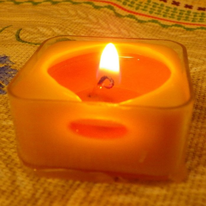 Квадратна чайна свічка з бджолиного воску для лампадок та аромоламп
