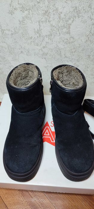 Уги для дівчинки