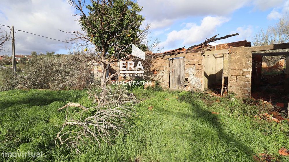 Moradia T3 para restaurar, Almoster