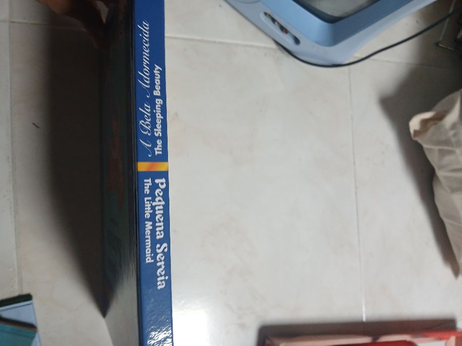 1 livro com 2 histórias