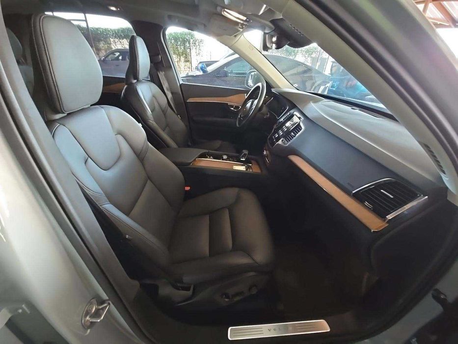 2025 Volvo XC90 Ultra Bright Theme 7 пассажиров