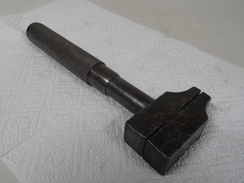 Stary klucz francuski sprawny