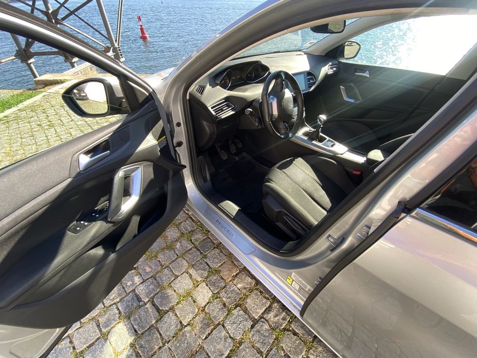 Carrinha Peugeot 308 SW 1.6 BlueHDi 120cv | 147mil km | Teto Panorâmico | 19”
