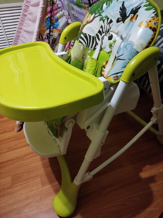 Стілець для годуваня