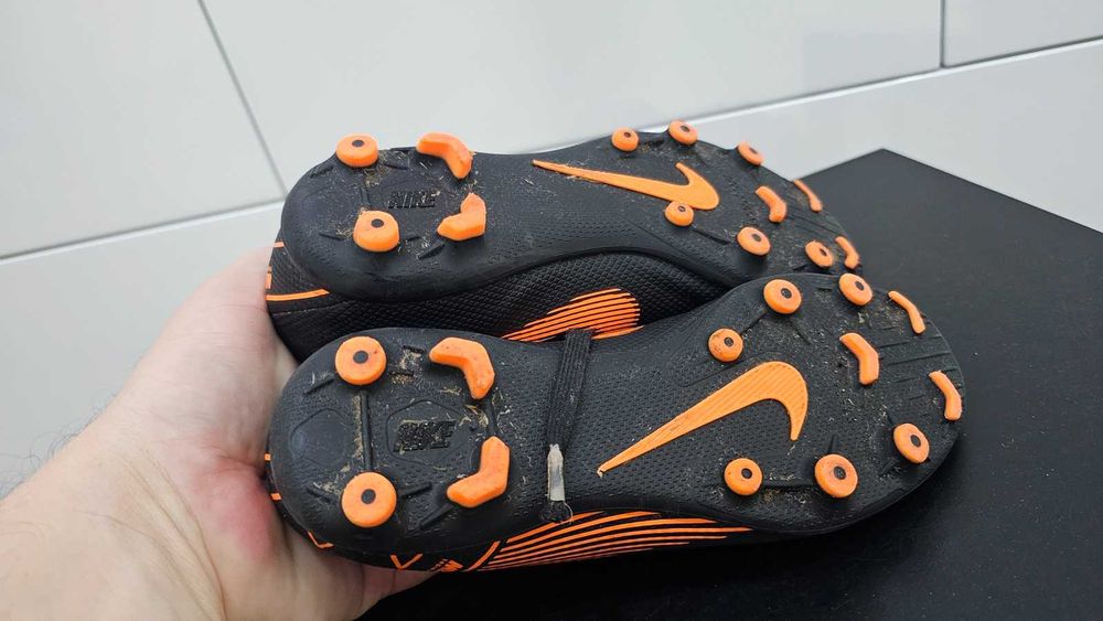 Korki Nike Mercurial Superfly VI Club MG, czarne, r. 33, stan bdb