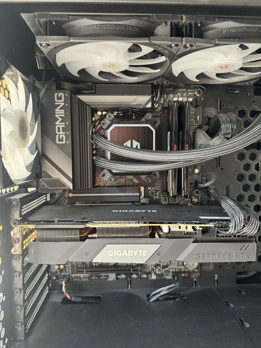 Komputer gamingowy RYZEN 7800X3D/32Gb RAM/RTX 2080