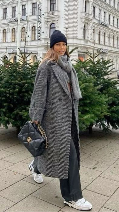 Пальто.    .         .