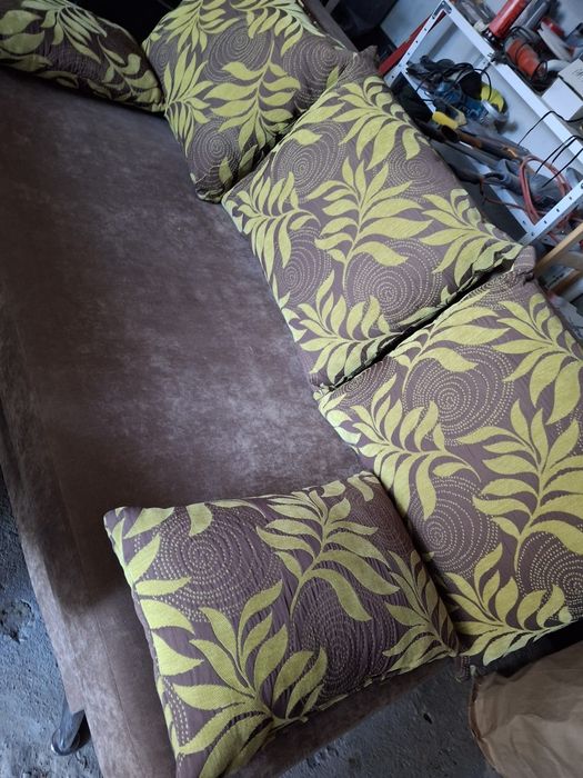 Zestaw: wersalka rozkladana, sofa i fotel