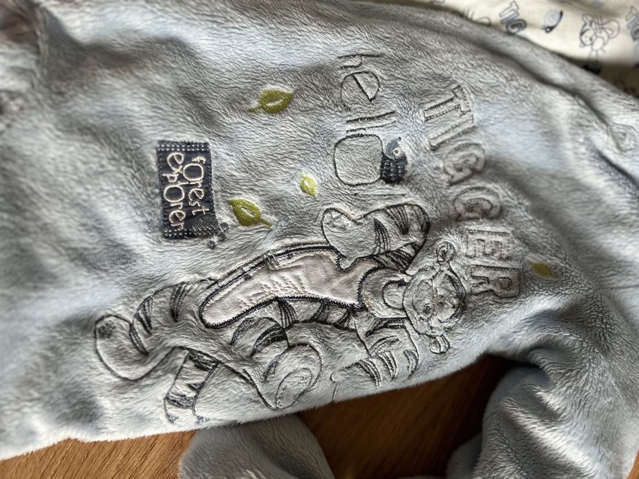 Kombinezon niemowlęcy Disney 6-9 msc.