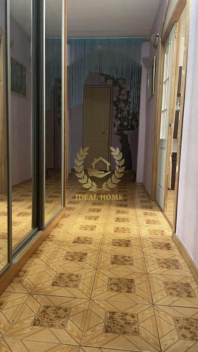 Продам 4-кімнатну квартиру біля центру міста Києва