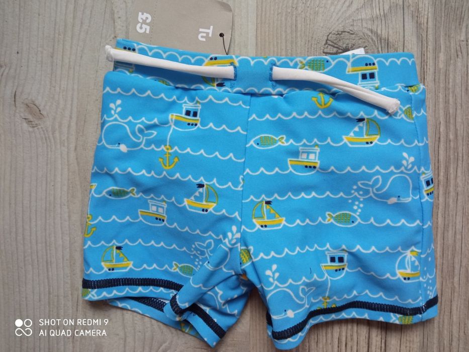 Nowe kąpielówki niemowlęce / pielucha kąpielowa