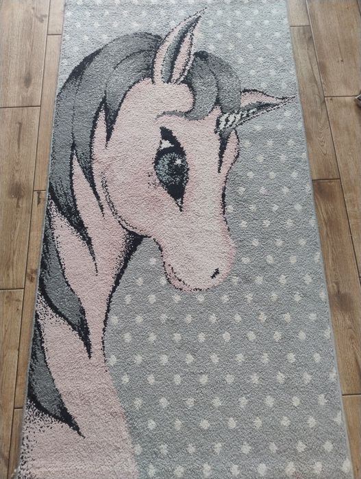 Sprzedam dywan 150*80 z koniem