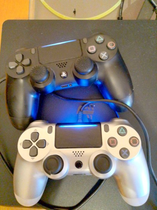 Vendo ps4 com todo os jogos da imagem