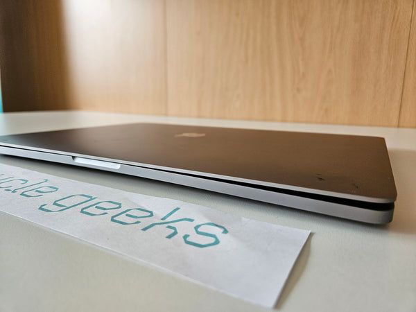 Apple Macbook Pro A2141 i9 64GB RAM DDR4 1TB SSD Bateria Excelente