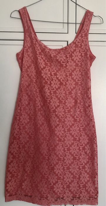 Vestido rosa de renda