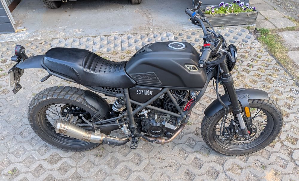 Zipp  scrambler 125  gwarancja do końca sierpnia
