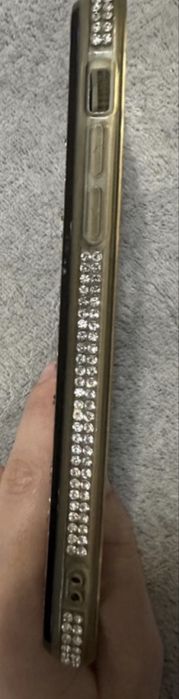 Srebrne etui z kryształkami na iPhone 11