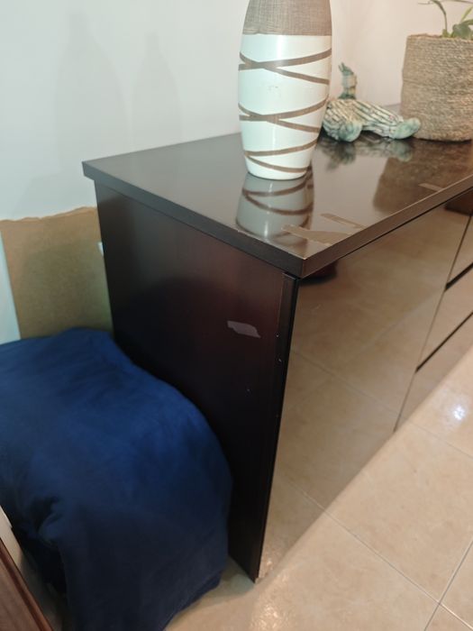 Aparador preto de sala