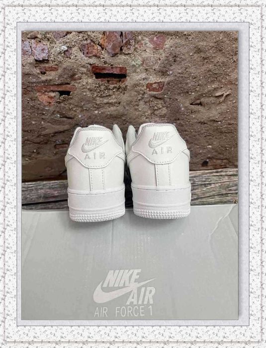 Sapatilhas Nike Air Force 1 branco com atacadores