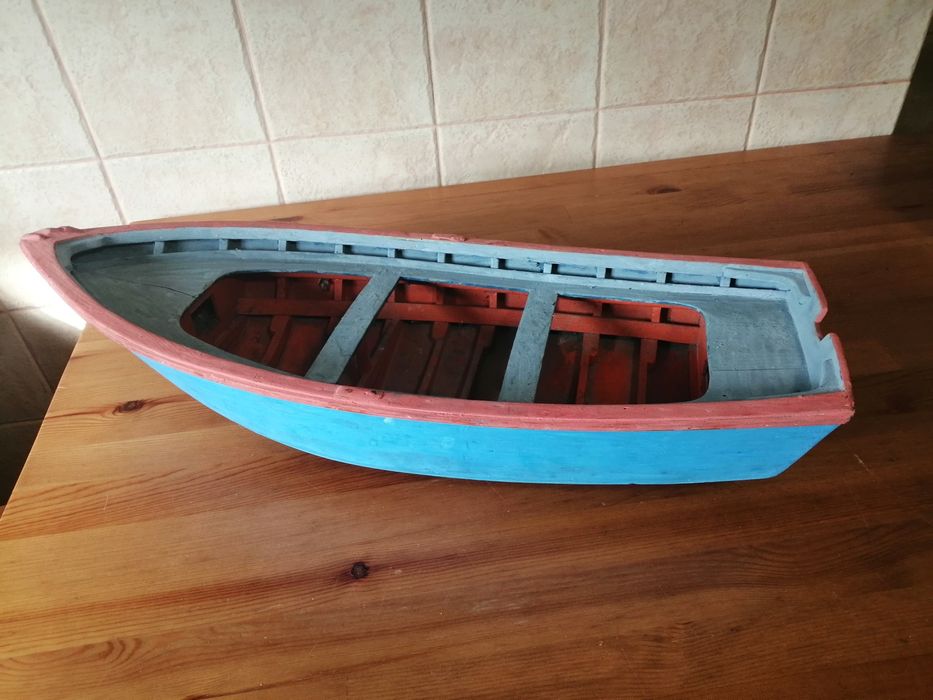 Aiola de madeira artesanal