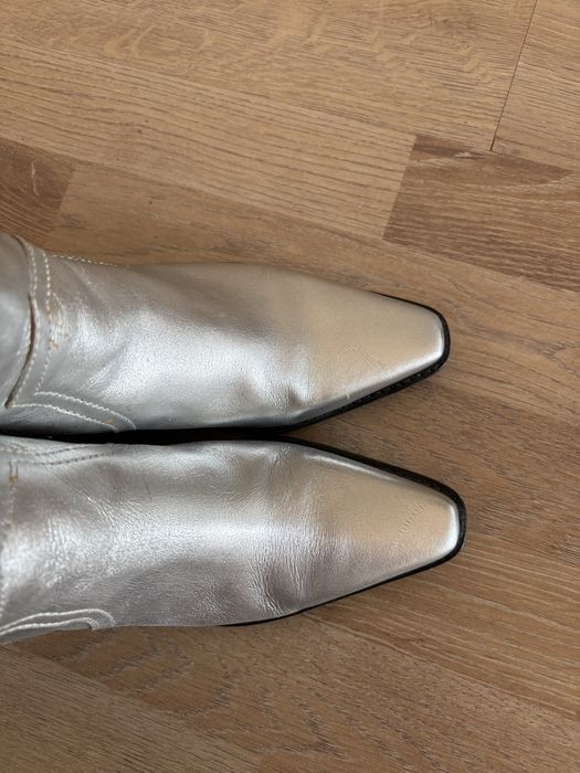 Bota prateada pele n36