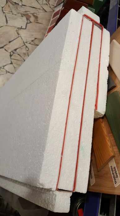 Styropian do izolacji rur w układzie ogrzewania podłogowego