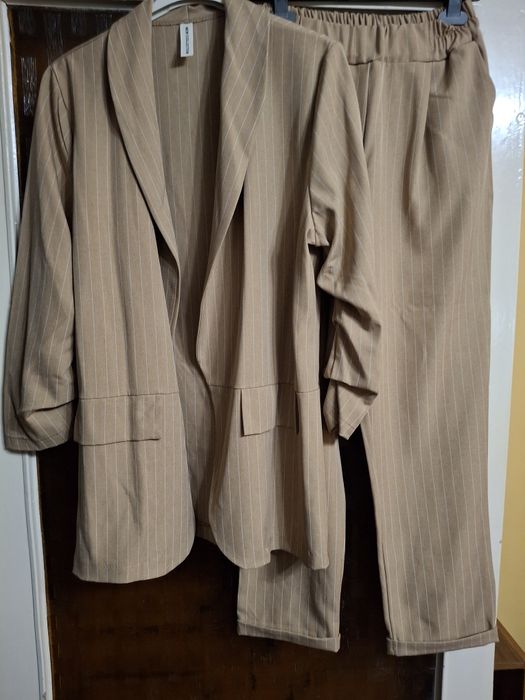 Garnitur damski, ciemny bez/karmel