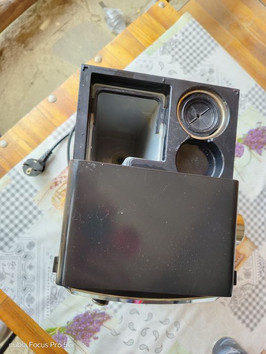 Кавоварка Philips -saeco poemia focus black