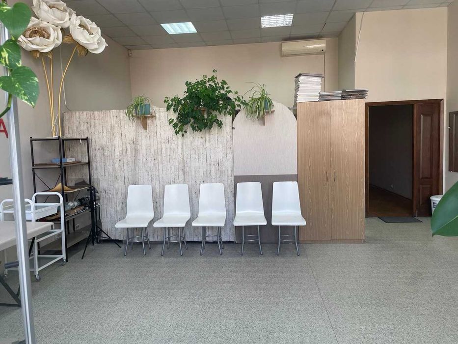 Продаж офісного приміщення 155 кв.м. на 2 поверсі по вул. Небесної Сотні 4