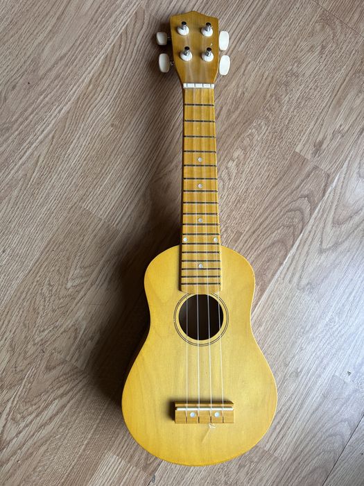 Dewniane ukulele