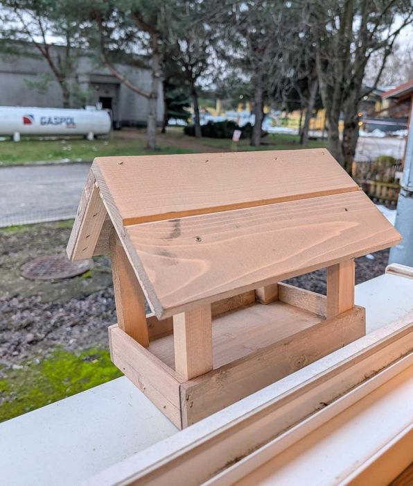 Karmnik dla ptaków - karmidło domek budka paśnik stołówka ptaszków