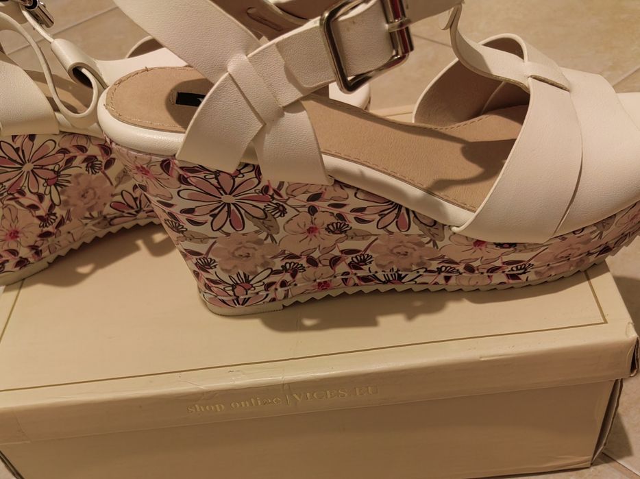 Buty - sandały i klapki