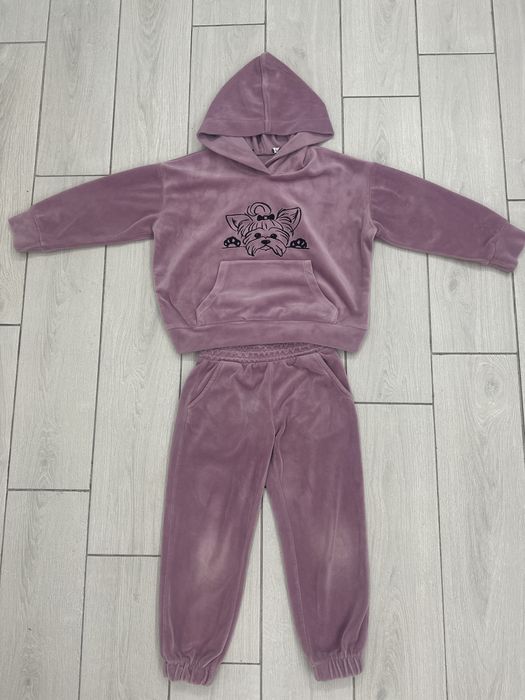 Костюм велюровый сиреневый 4-5 лет