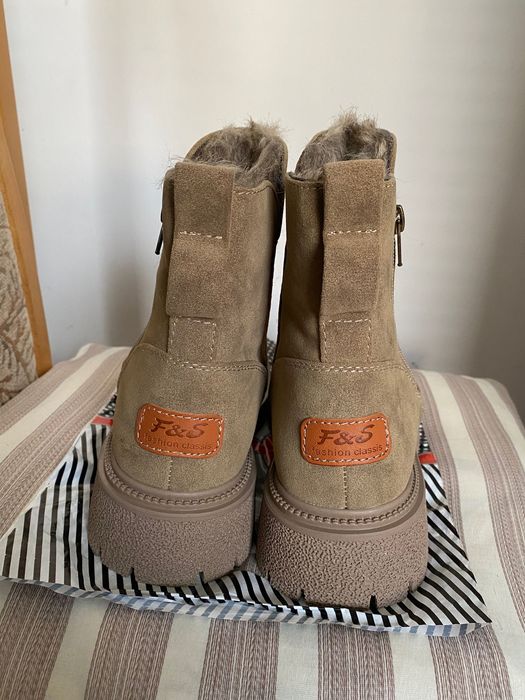 Buty zimowe botki z futrem zamszowe na zamek beżowe jak emu 36