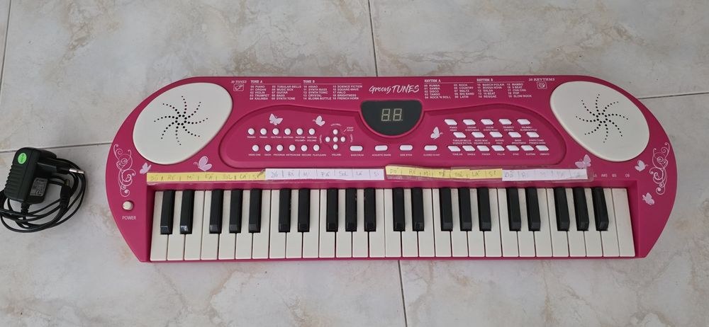 Órgão musical criança