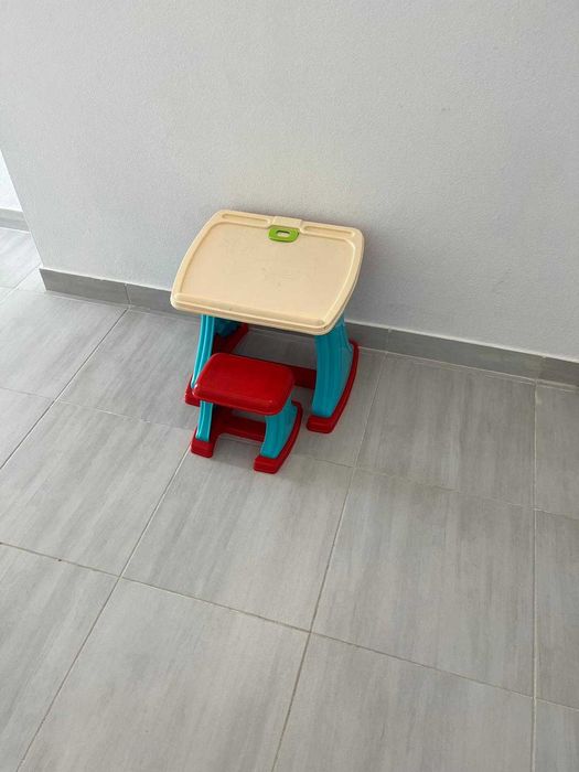 Mesa +banco para Criaça de 2/3 anos