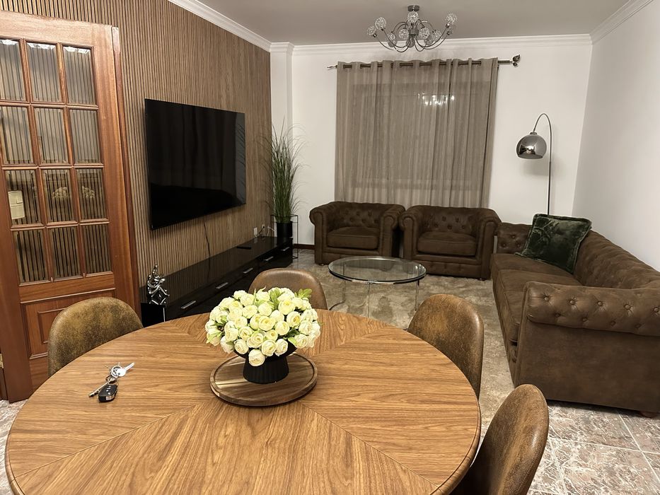 Vendo ou arrendo T3 com 3 casas de banho e parqueamento - cozinha equipada, em Mozelos