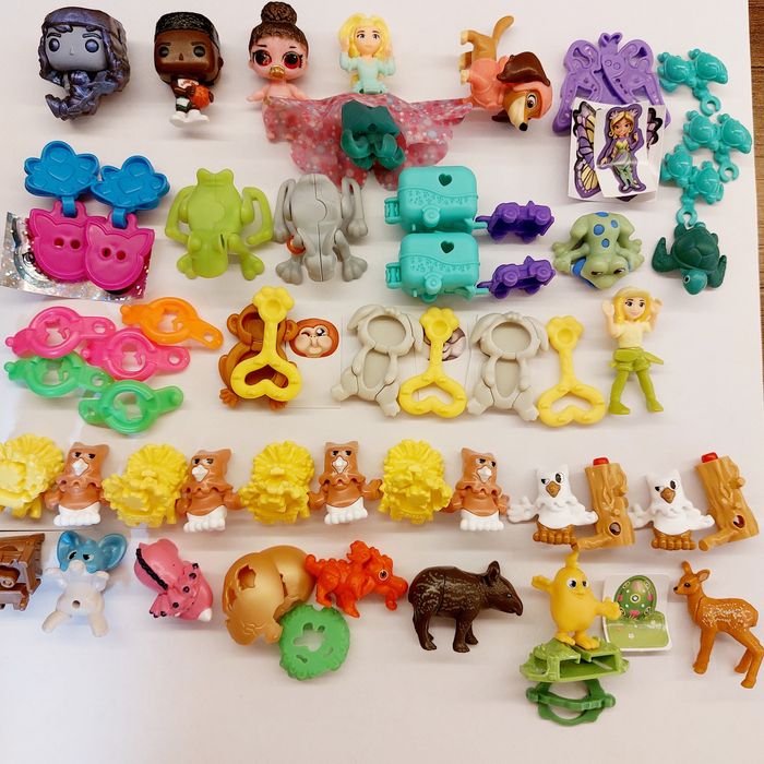 Kinder іграшки різні, новорічні серії 2024,2023