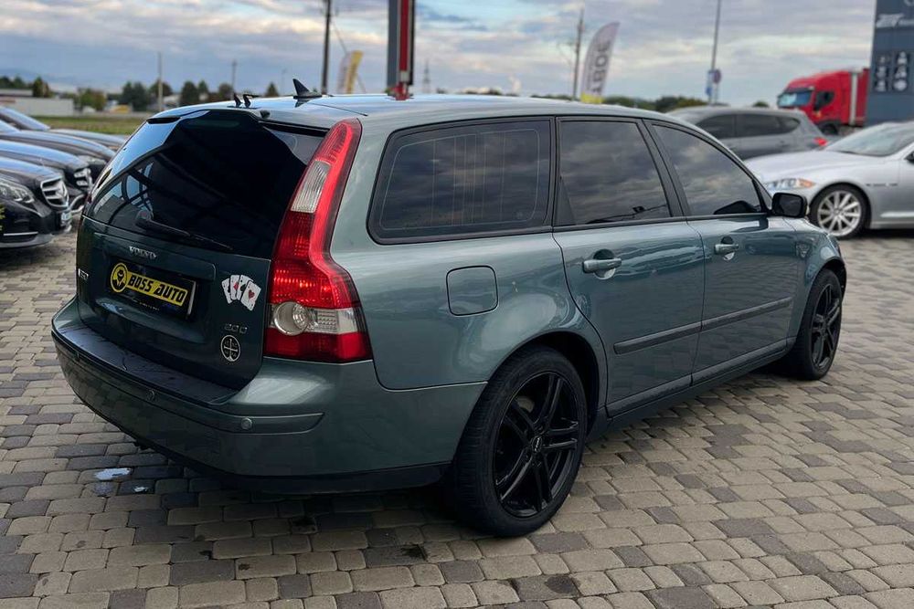 Volvo V50 2004 року
